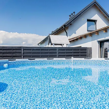 Domek letniskowy Leśne Zacisze - Z Basenem Jastrzębia Góra